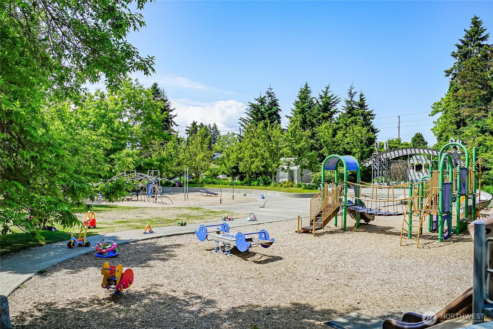 SEATTLE, Washington, 98103, United States, 4 Bedrooms Bedrooms, ,2 BathroomsBathrooms,Residential,For Sale,1874461