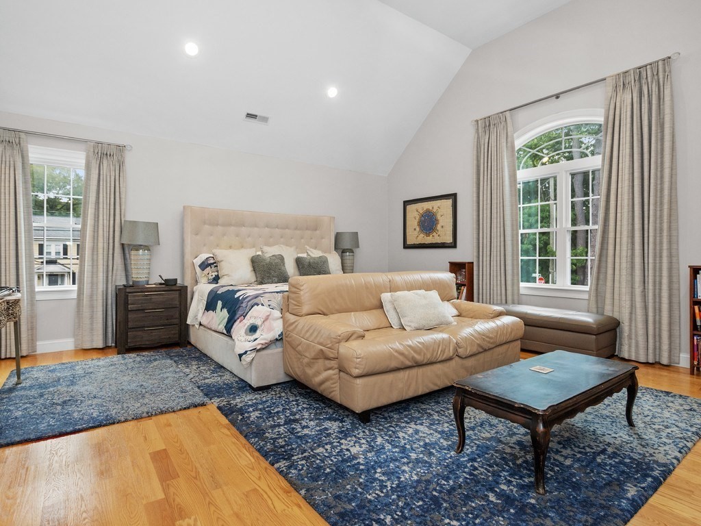 Waltham, Massachusetts, 02451, United States, 4 Bedrooms Bedrooms, ,5 BathroomsBathrooms,Residential,For Sale,1940187