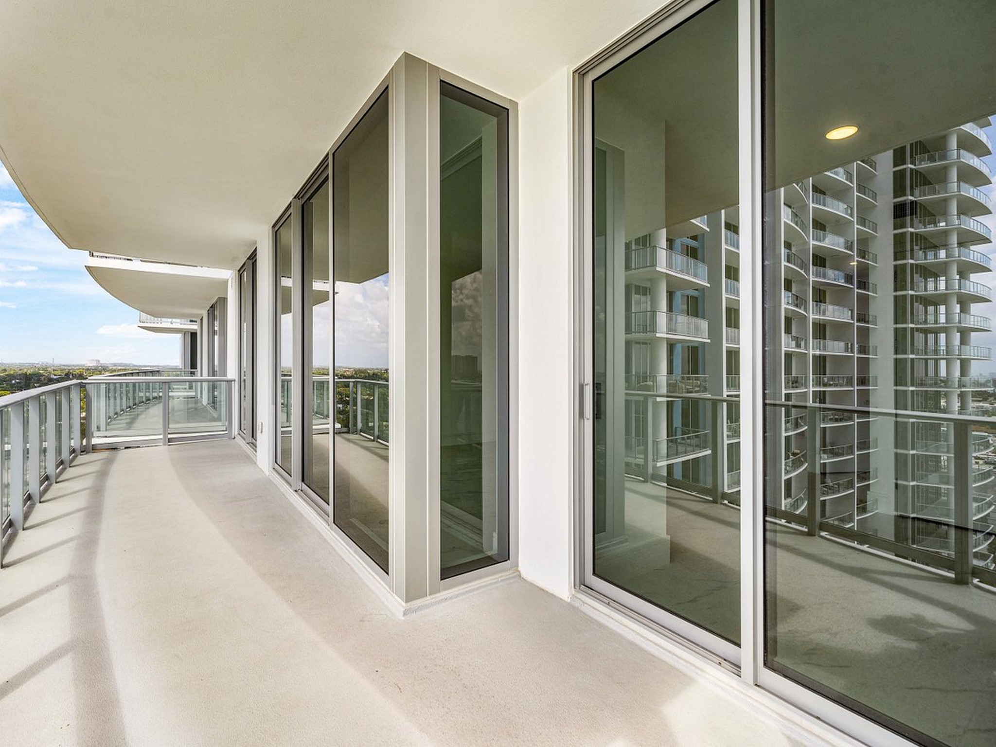  220 Lake Shore Drive, Lake Park, FL, 33403 - 物件實景