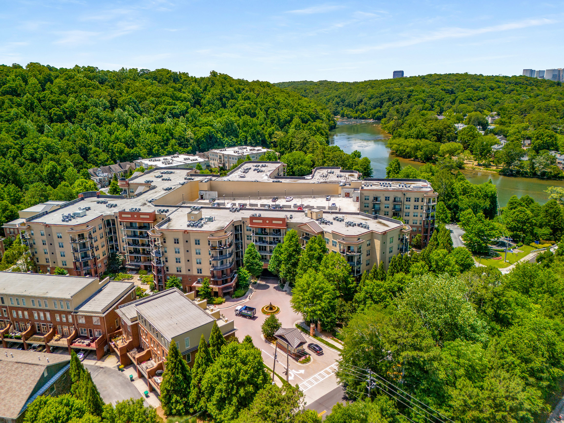  Exceptional Townhome Offers a Resort-like Lifestyle - 物件實景