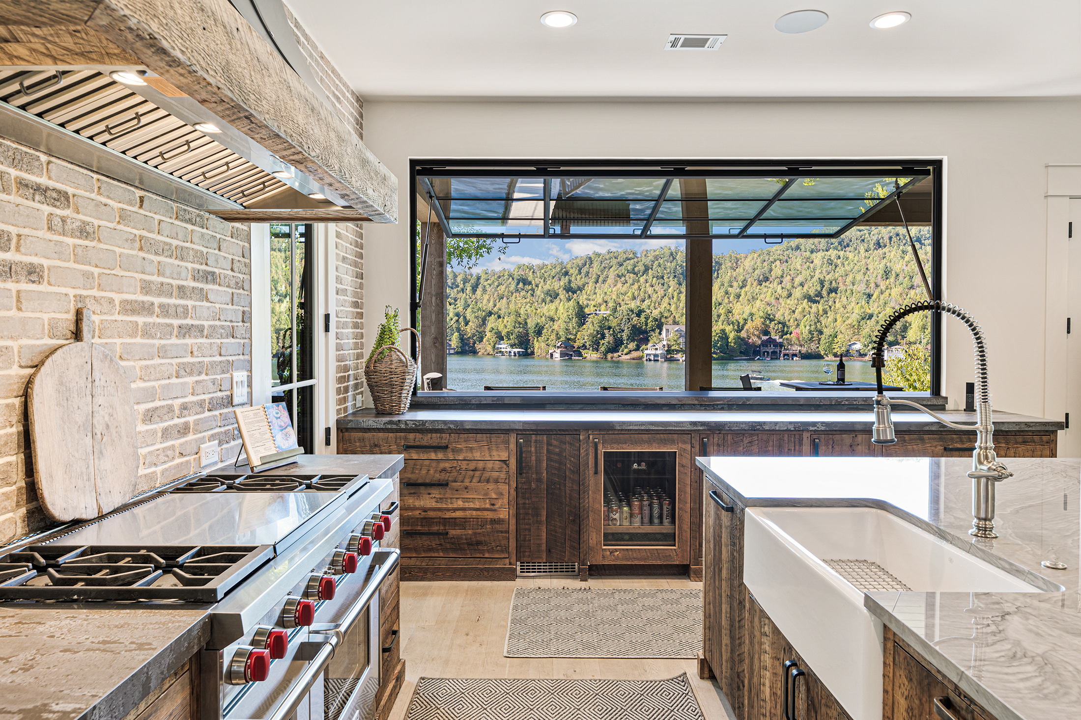  Breathtaking Lake Burton Views from an Exceptional Custom Lakehouse - 物件實景