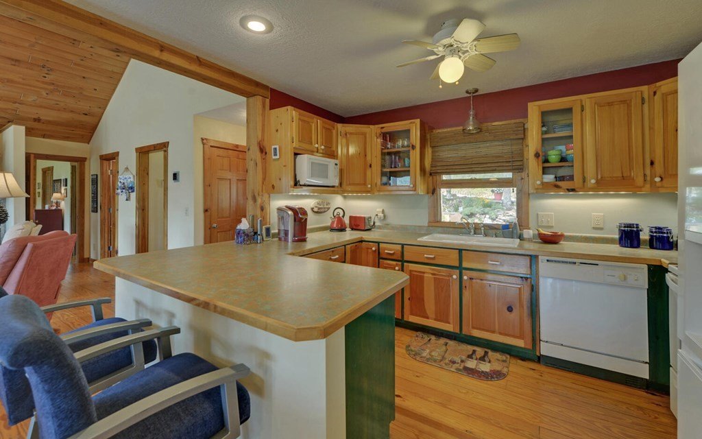 Young Harris, Georgia, 30582, United States, 3 Bedrooms Bedrooms, ,3 BathroomsBathrooms,Residential,For Sale,1974109