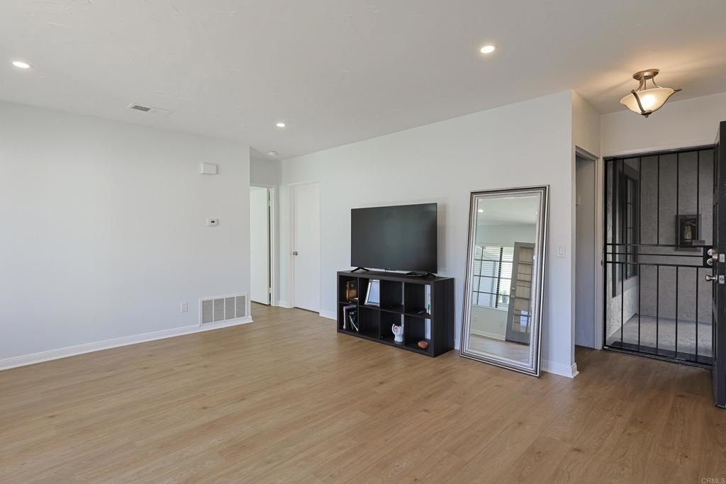 Santee, California, 92071, United States, 2 Bedrooms Bedrooms, ,2 BathroomsBathrooms,Residential,For Sale,1968611