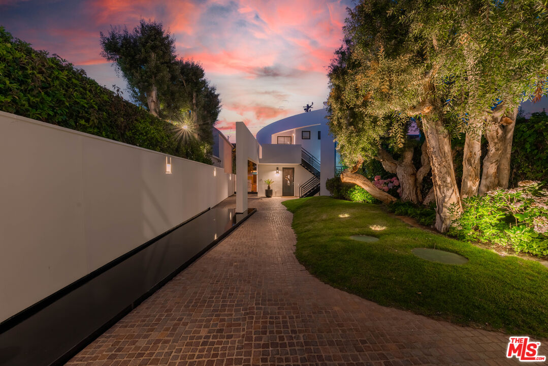 Malibu, California, 90265, United States, 4 Bedrooms Bedrooms, ,6 BathroomsBathrooms,Residential,For Sale,1912115