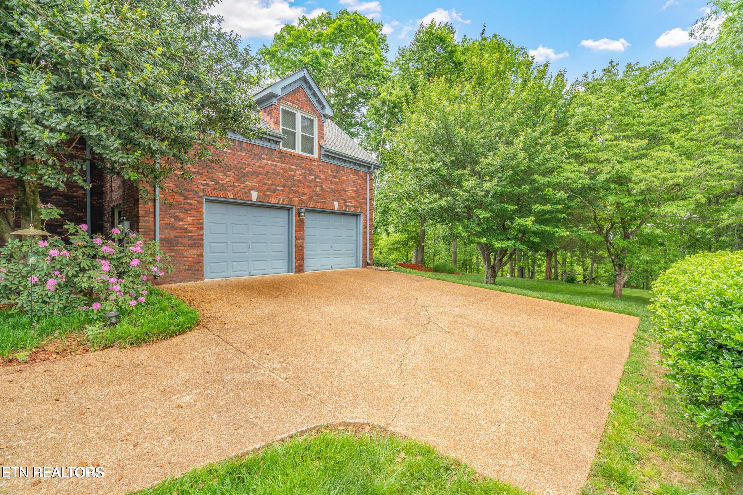 Kingston, Tennessee, 37763, United States, 3 Bedrooms Bedrooms, ,3 BathroomsBathrooms,Residential,For Sale,1897842