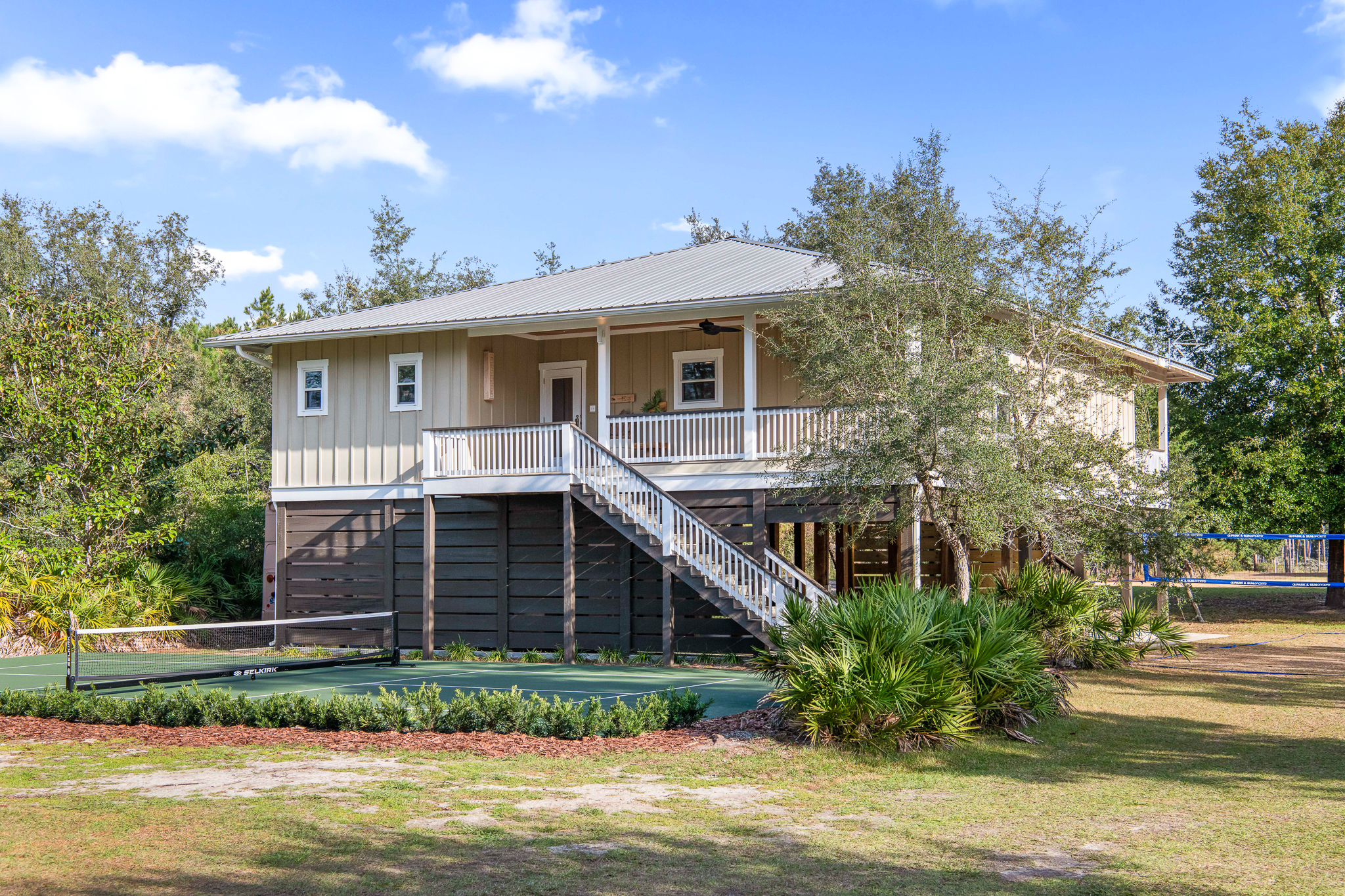  Furnished Coastal Retreat on Over an Acre with Pickleball Court - 物件實景