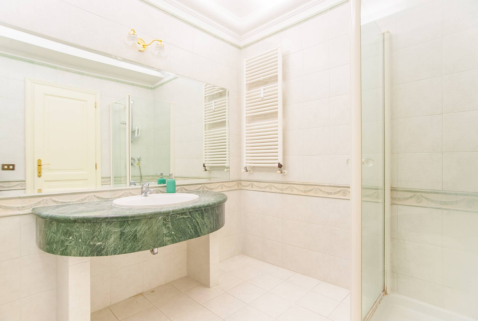 Roma, Roma, 00100, IT, 5 Bedrooms Bedrooms, ,3 BathroomsBathrooms,Residential,For Sale,1738705
