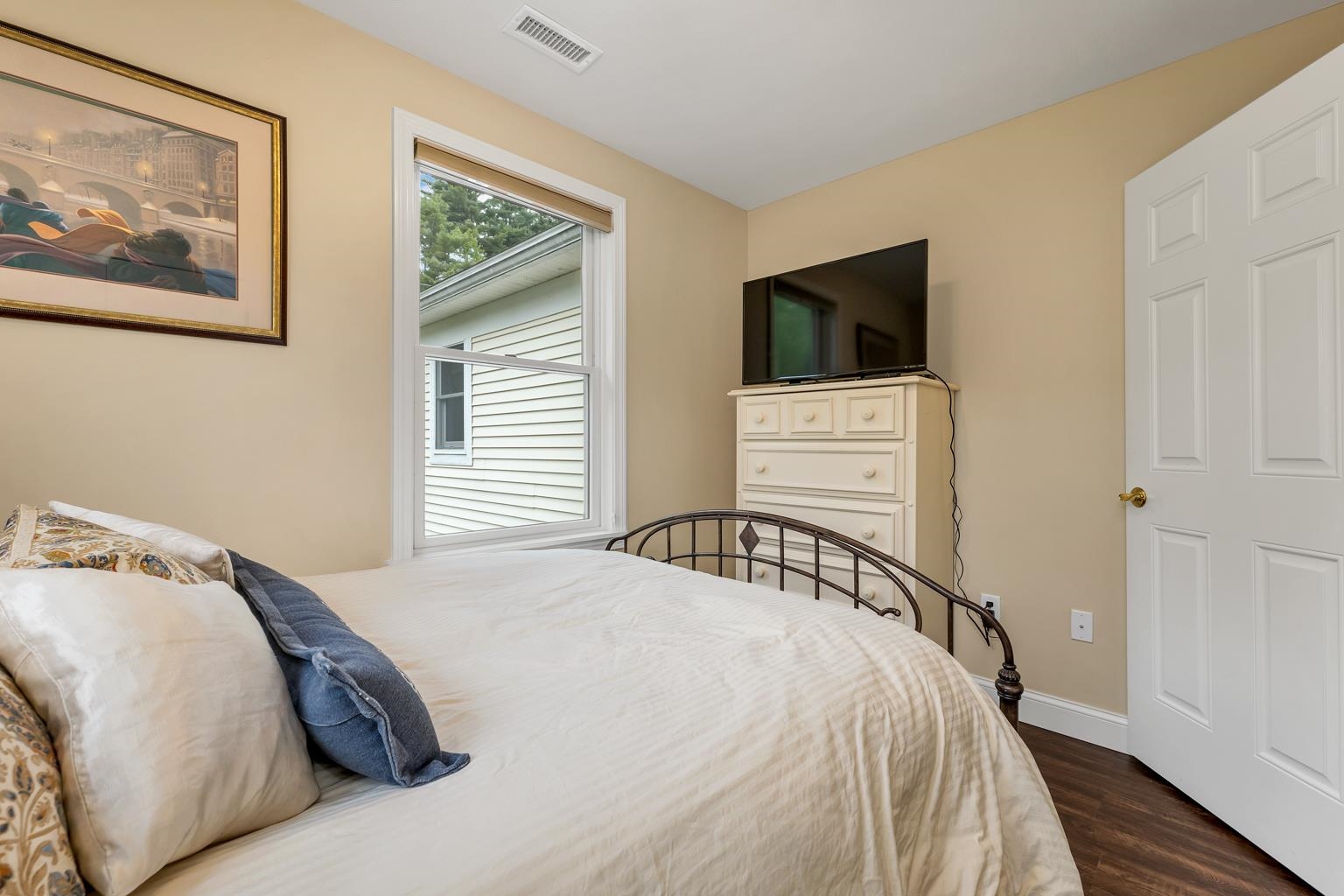 Laconia, New Hampshire, 03246, United States, 5 Bedrooms Bedrooms, ,3 BathroomsBathrooms,Residential,For Sale,1826870