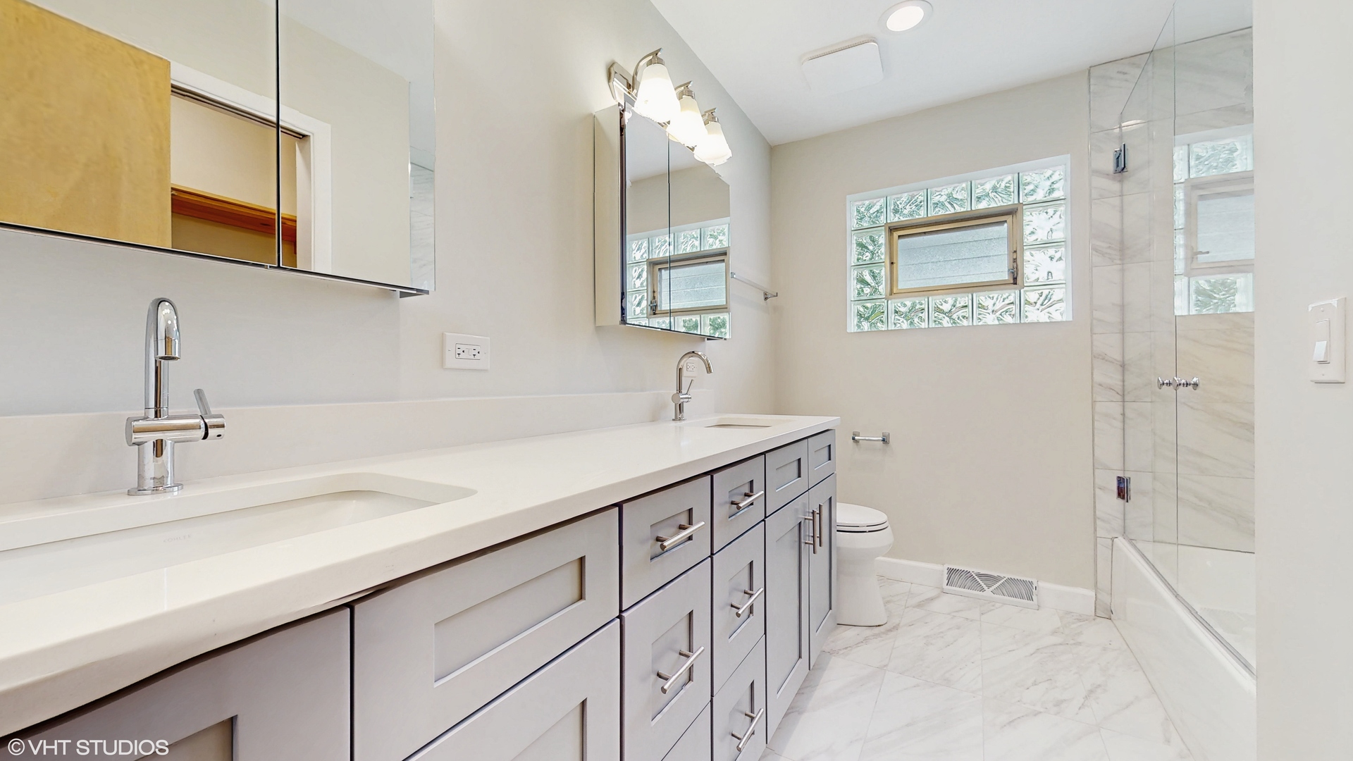 Skokie, Illinois, 60076, United States, 4 Bedrooms Bedrooms, ,2 BathroomsBathrooms,Residential,For Sale,1935170