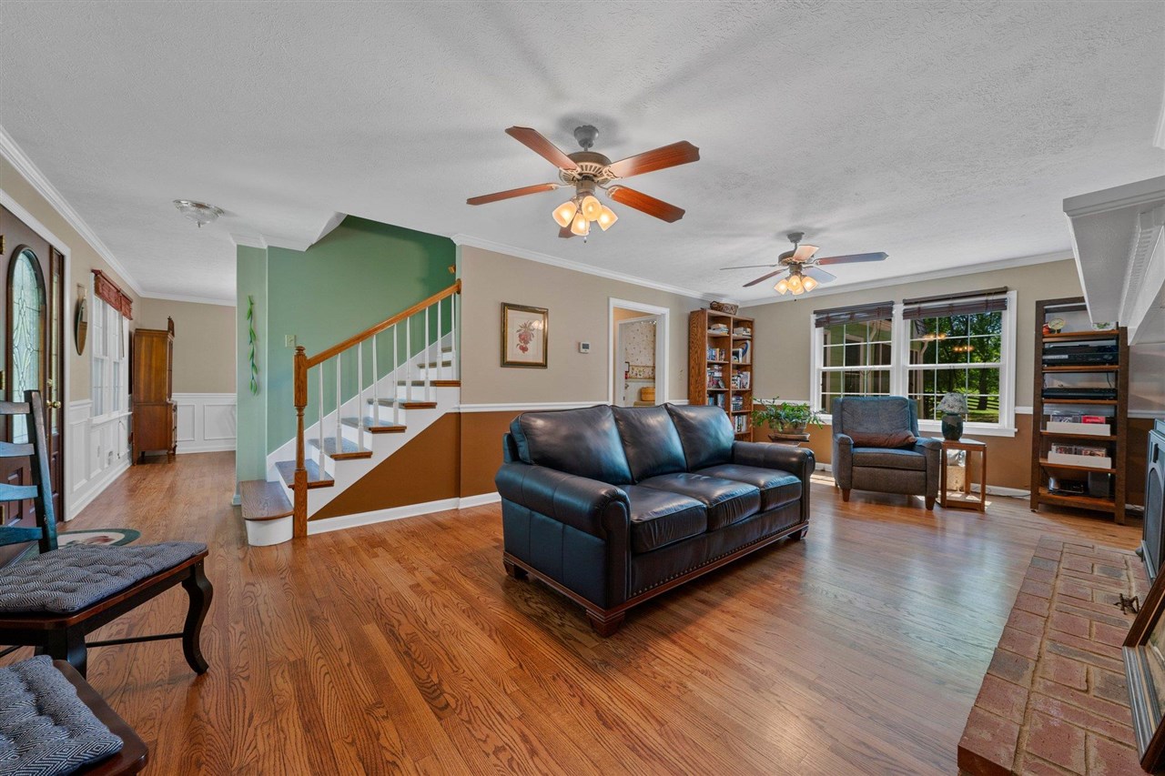 Bowling Green, Kentucky, 42103, United States, 4 Bedrooms Bedrooms, ,5 BathroomsBathrooms,Residential,For Sale,1991633