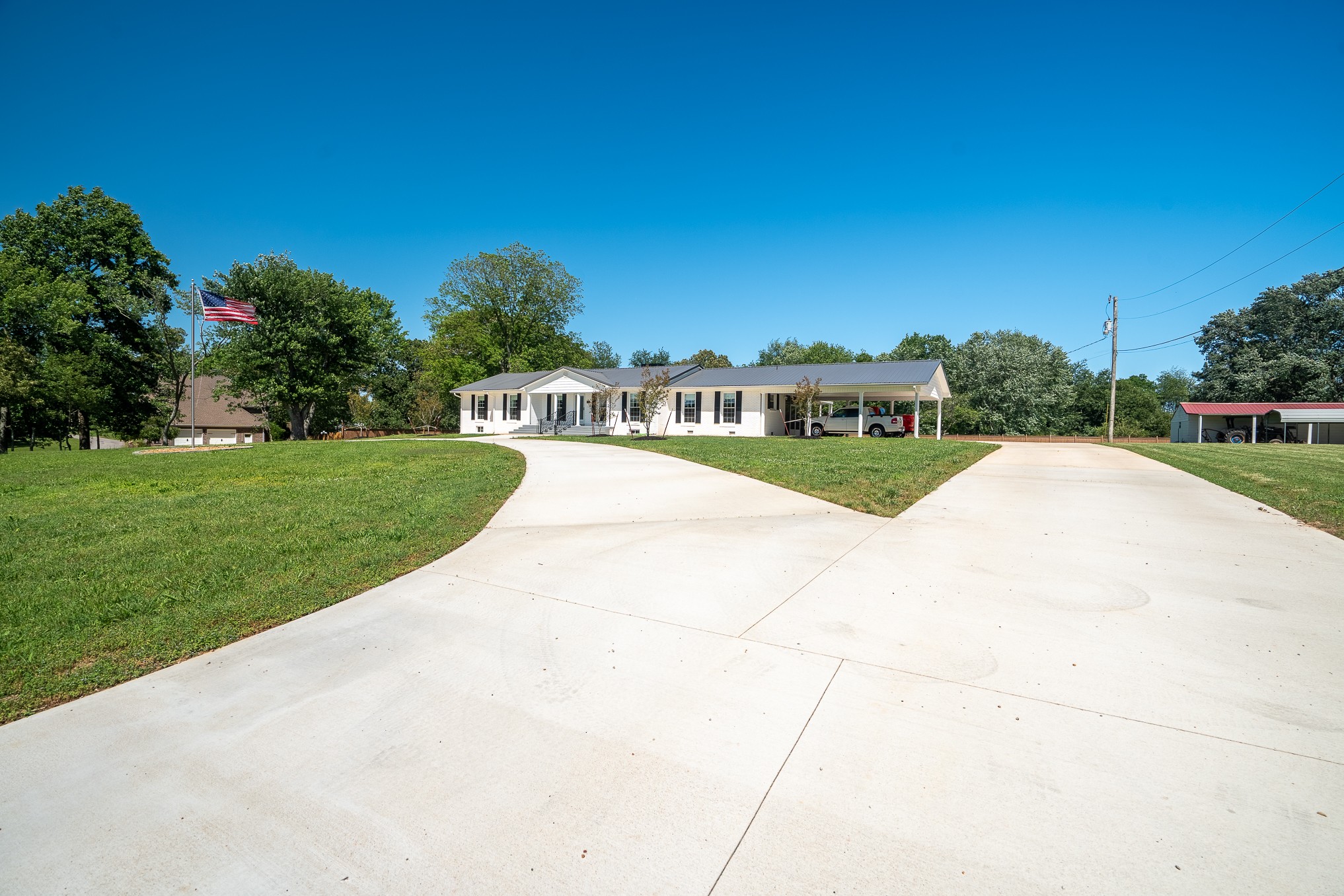 Lawrenceburg, Tennessee, 38464, United States, 3 Bedrooms Bedrooms, ,2 BathroomsBathrooms,Residential,For Sale,1828179