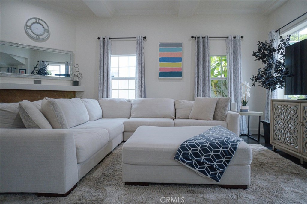 Los Angeles, California, 90043, United States, 3 Bedrooms Bedrooms, ,2 BathroomsBathrooms,Residential,For Sale,1921783
