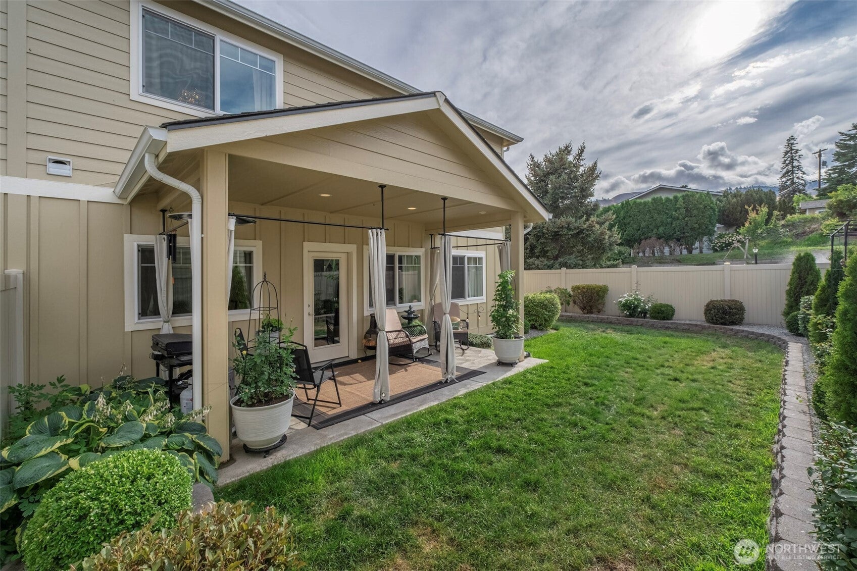 Wenatchee, Washington, 98801, United States, 3 Bedrooms Bedrooms, ,3 BathroomsBathrooms,Residential,For Sale,1911127