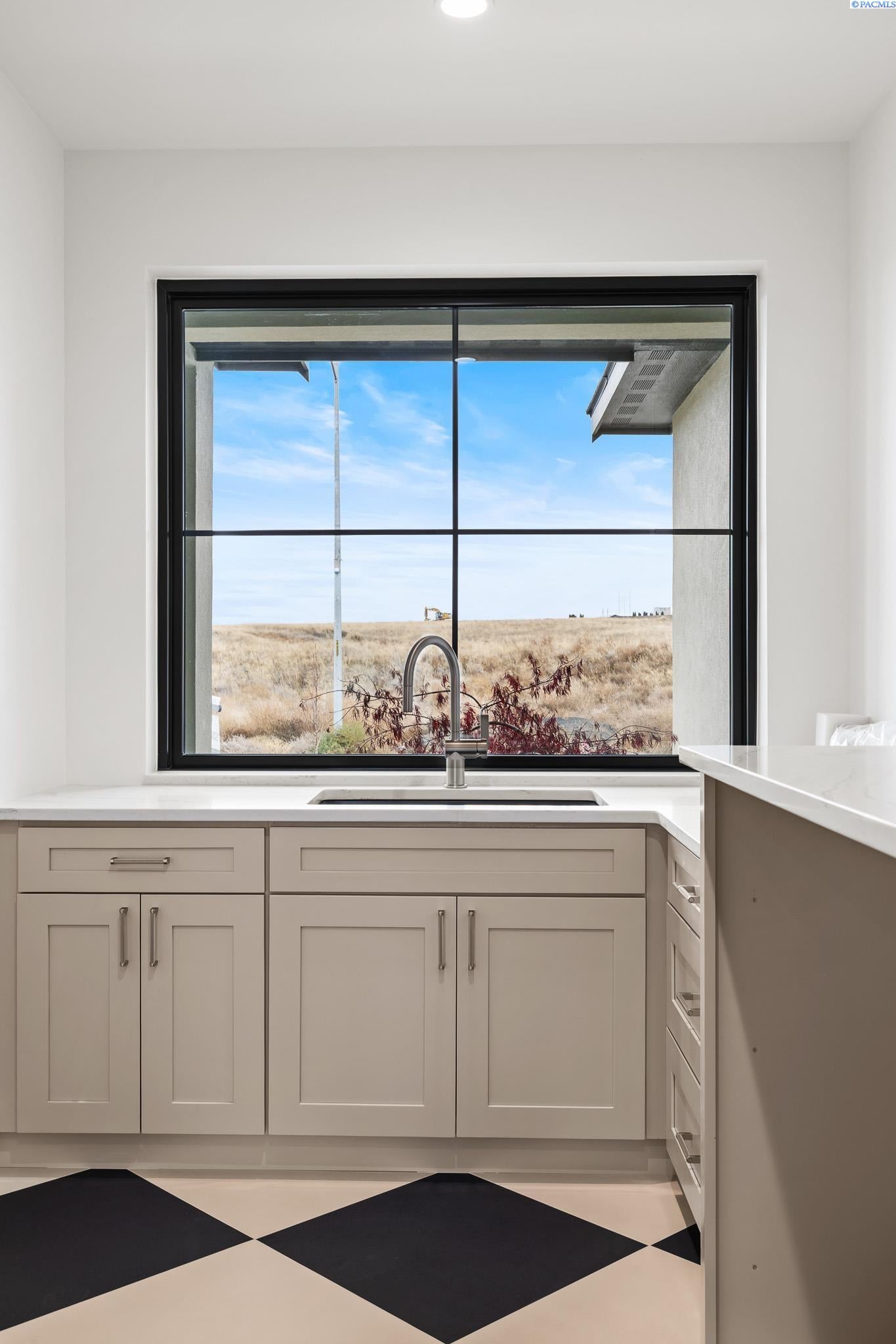 Richland, Washington, 99352, United States, 4 Bedrooms Bedrooms, ,2 BathroomsBathrooms,Residential,For Sale,2000118