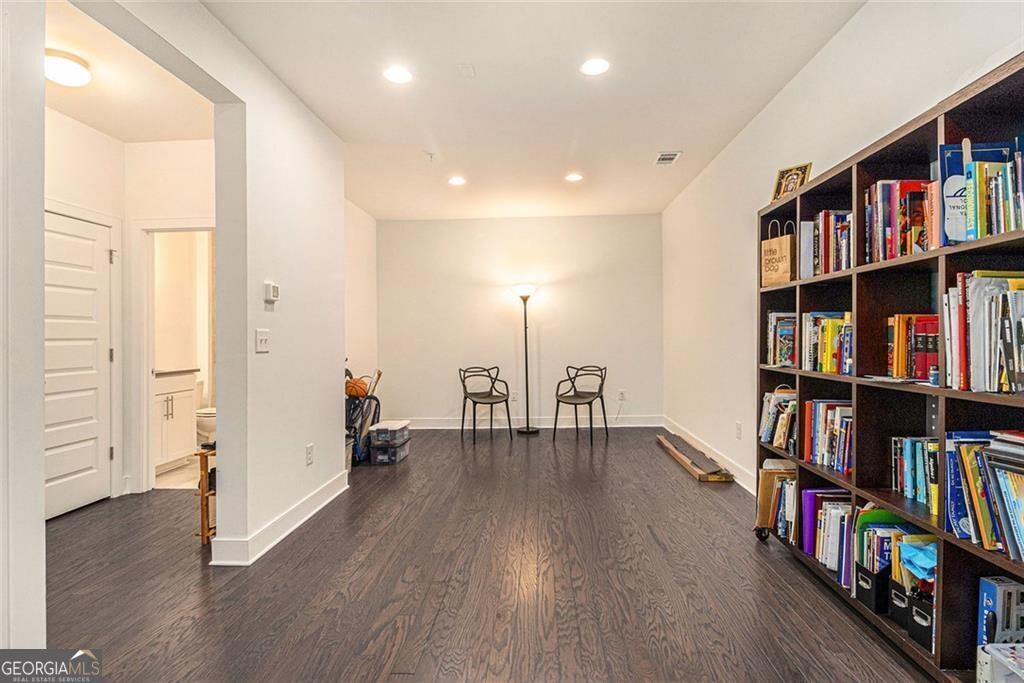 Atlanta, Georgia, 30324, United States, 4 Bedrooms Bedrooms, ,5 BathroomsBathrooms,Residential,For Sale,1909913