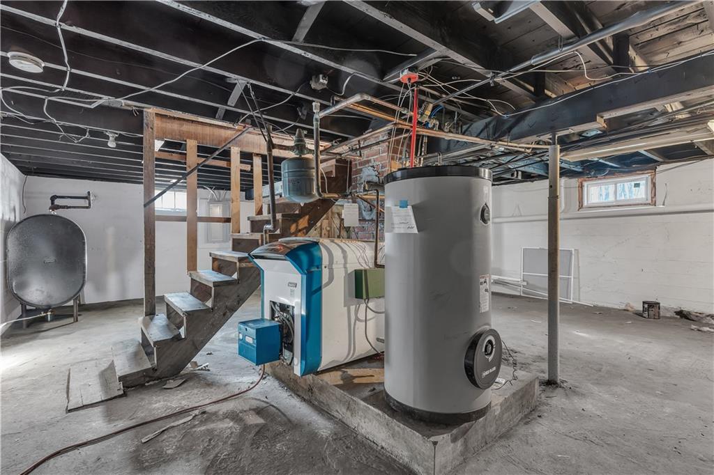 Burrillville, Rhode Island, 02859, United States, 5 Bedrooms Bedrooms, ,3 BathroomsBathrooms,Residential,For Sale,2008536