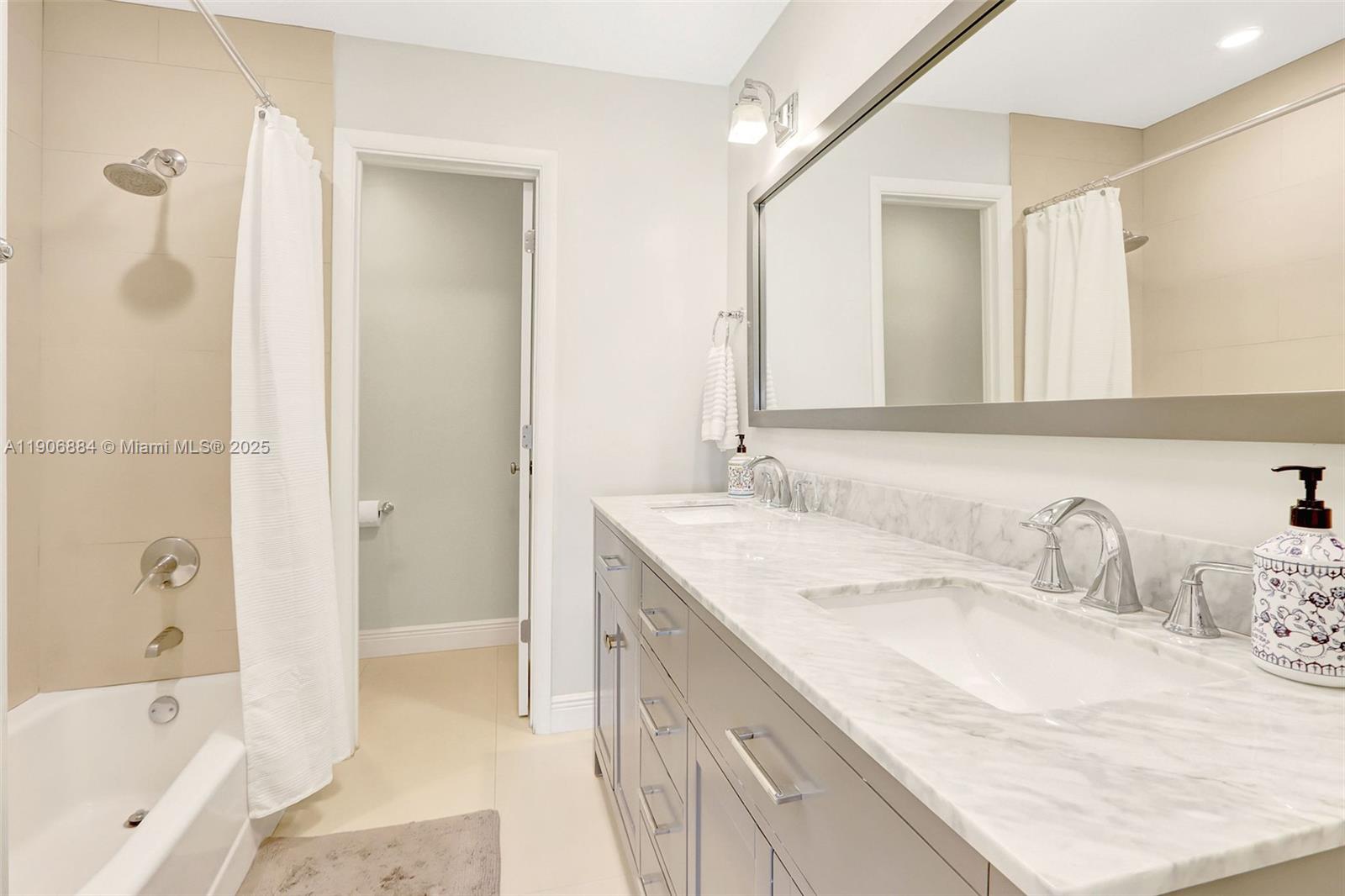 Miami, Florida, 33176, United States, 4 Bedrooms Bedrooms, ,2 BathroomsBathrooms,Residential,For Sale,1986313