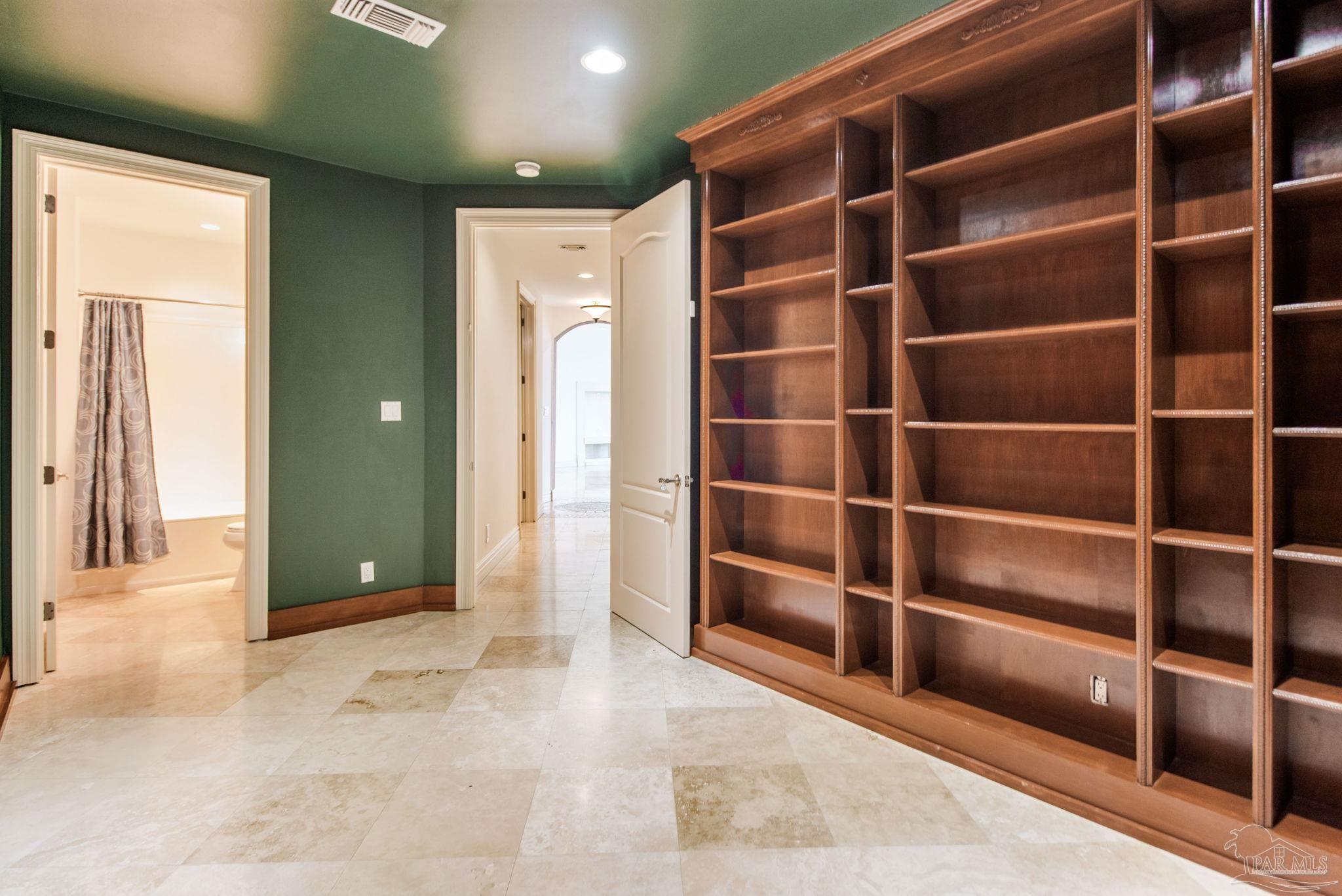 Pensacola, Florida, 32504, United States, 3 Bedrooms Bedrooms, ,4 BathroomsBathrooms,Residential,For Sale,1893551