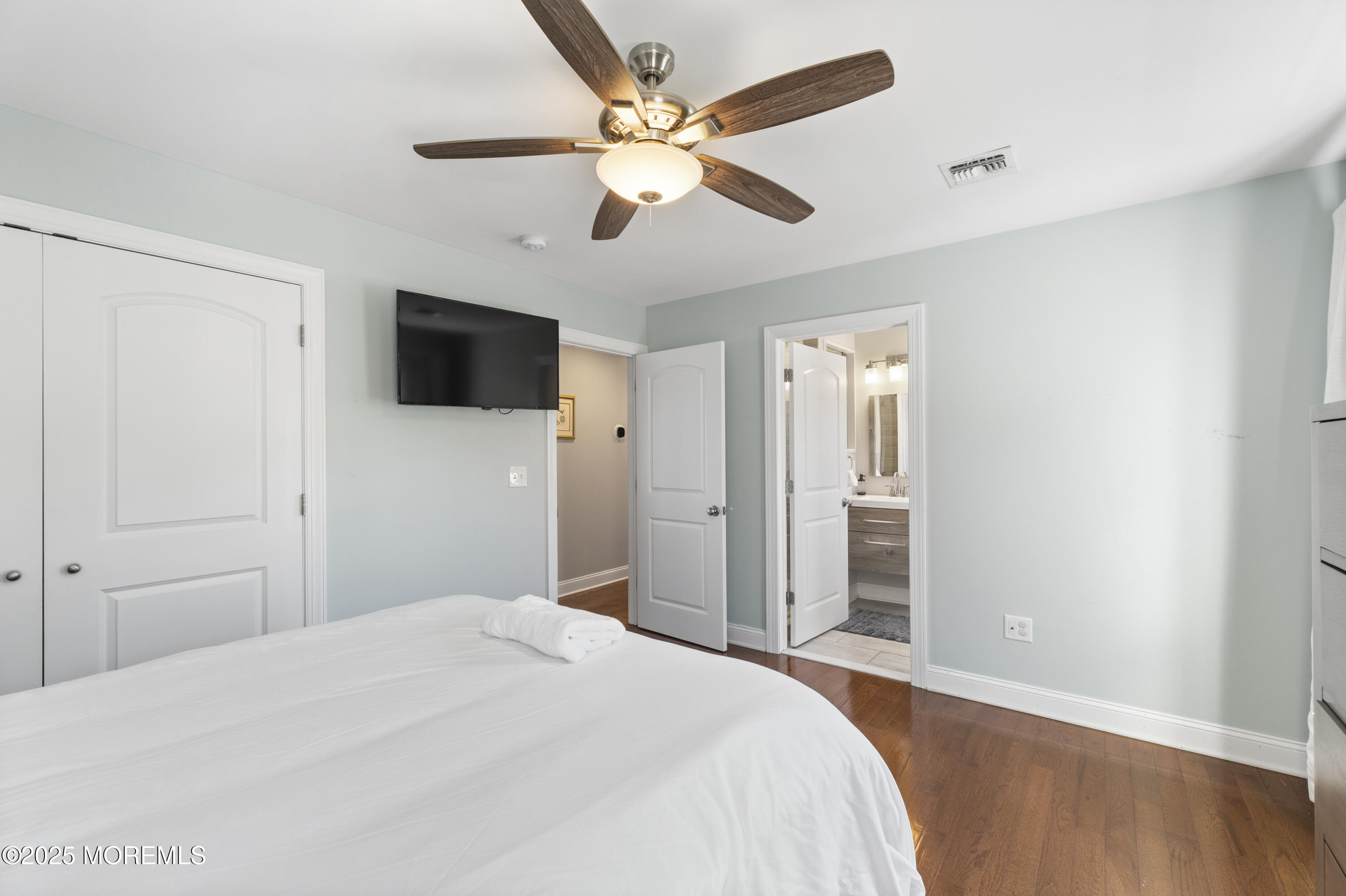 Highlands, New Jersey, 07732, United States, 3 Bedrooms Bedrooms, ,3 BathroomsBathrooms,Residential,For Sale,1977808