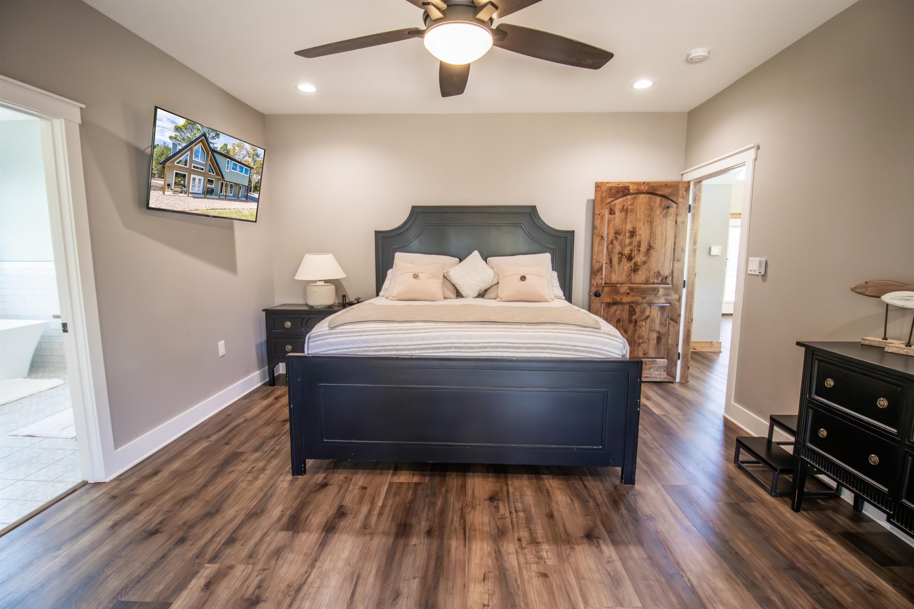 Jefferson, Texas, 75657, United States, 3 Bedrooms Bedrooms, ,3 BathroomsBathrooms,Residential,For Sale,2005348