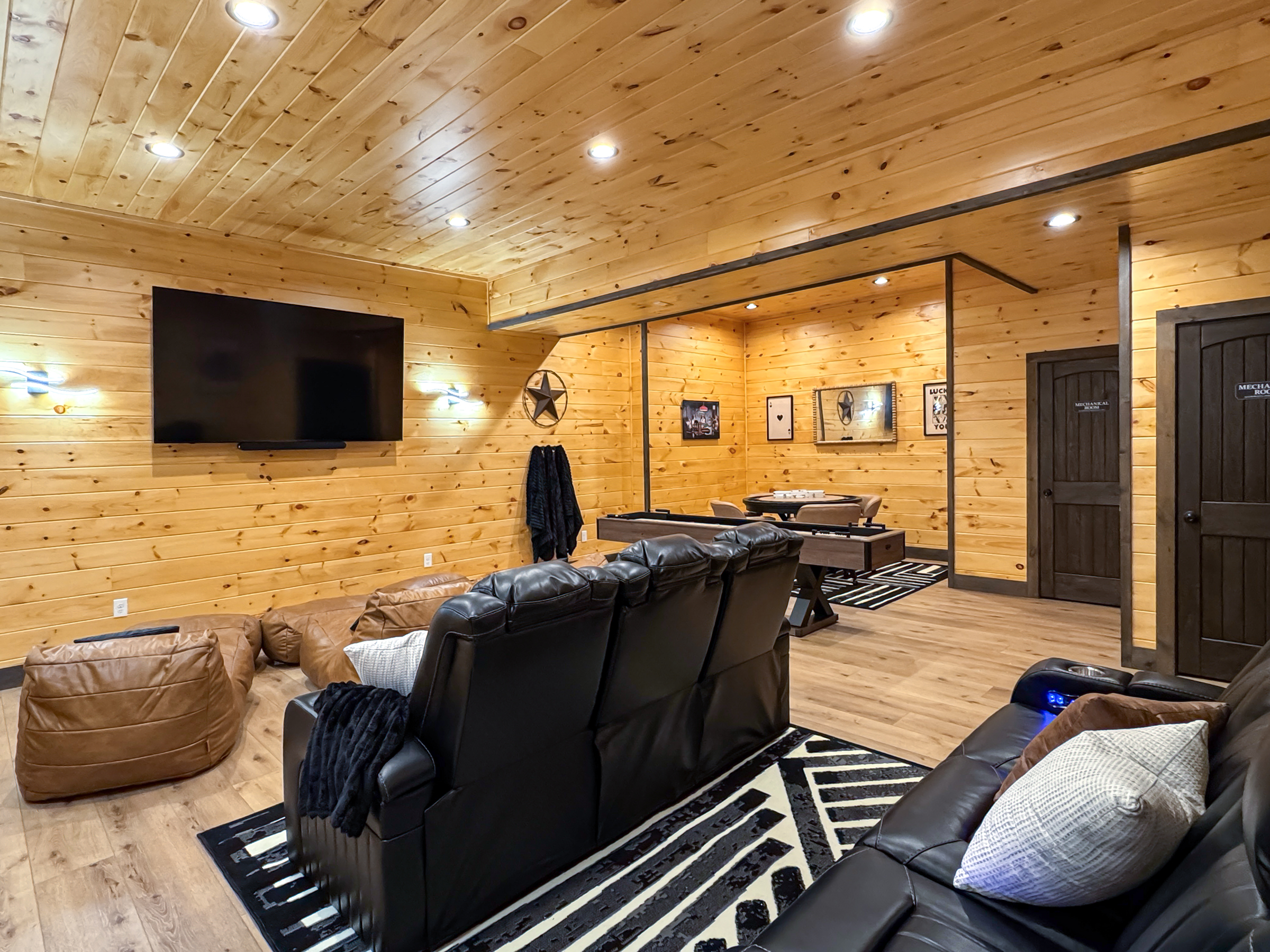 Sevierville, Tennessee, 37862, United States, 3 Bedrooms Bedrooms, ,3 BathroomsBathrooms,Residential,For Sale,1984599