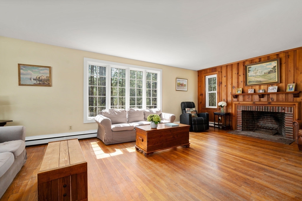 Weston, Massachusetts, 02493, United States, 4 Bedrooms Bedrooms, ,3 BathroomsBathrooms,Residential,For Sale,1804210