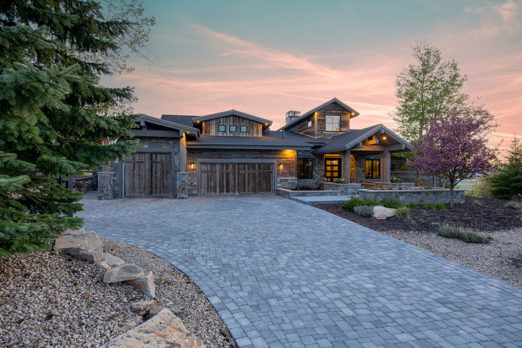  Framed by Panoramic Mountain Views with Access to Round Valley