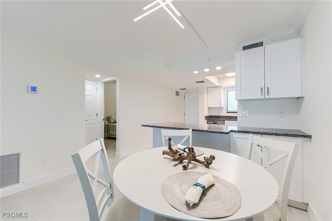 Fort Myers Beach, Florida, 33931, United States, 2 Bedrooms Bedrooms, ,2 BathroomsBathrooms,Residential,For Sale,1987327