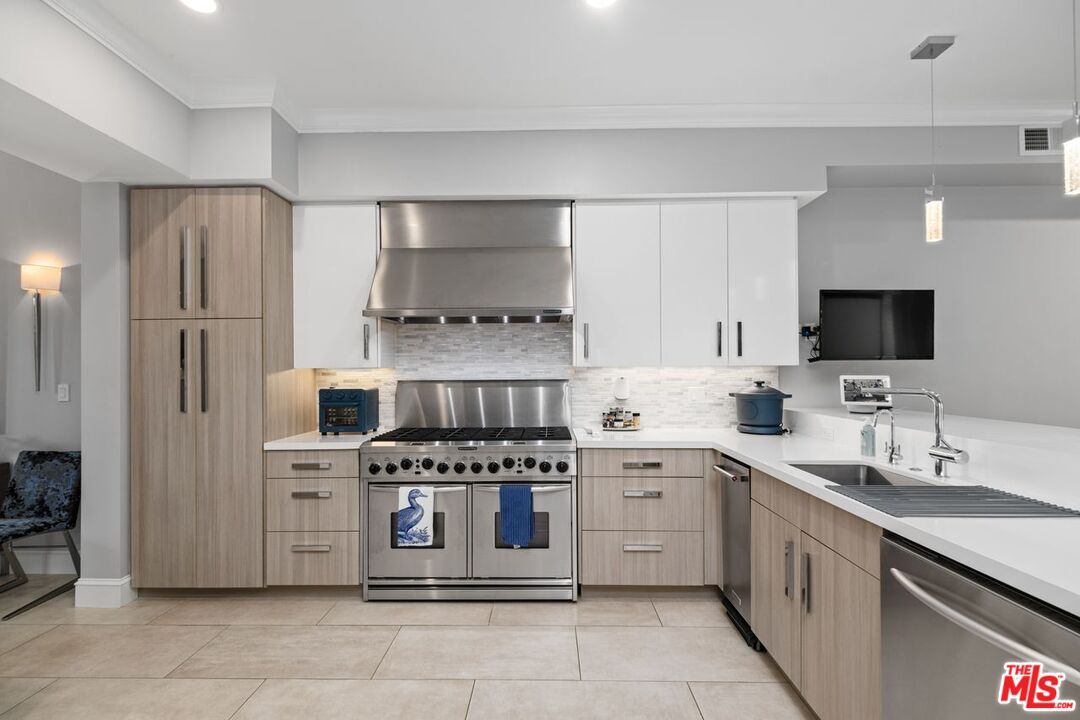 Los Angeles, California, 90094, United States, 3 Bedrooms Bedrooms, ,4 BathroomsBathrooms,Residential,For Sale,1947041
