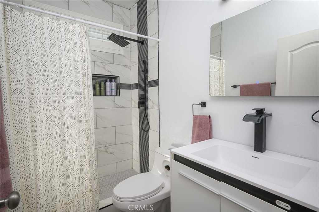 Wildomar, California, 92595, United States, 5 Bedrooms Bedrooms, ,4 BathroomsBathrooms,Residential,For Sale,2016892