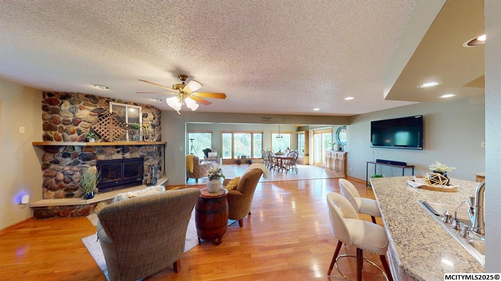 Clear Lake, Iowa, 50428, United States, 3 Bedrooms Bedrooms, ,2 BathroomsBathrooms,Residential,For Sale,1975184