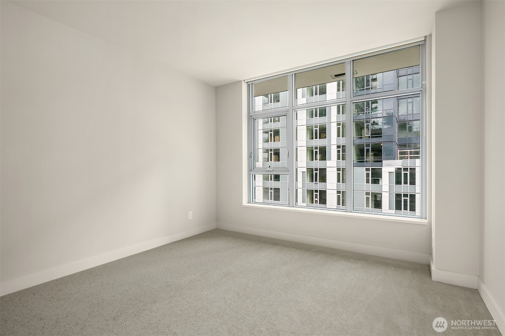Seattle, Washington, 98121, United States, 1 Bedroom Bedrooms, ,1 BathroomBathrooms,Residential,For Sale,1950574