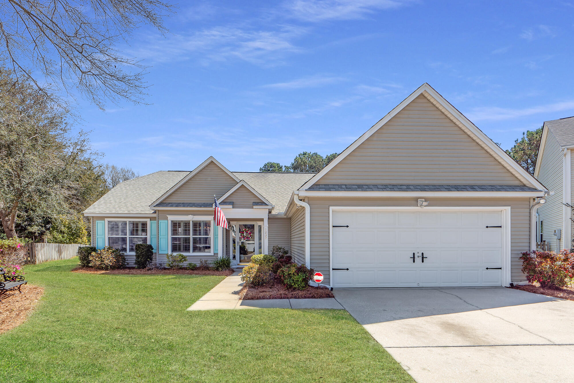 Mount Pleasant, South Carolina, 29466, United States, 3 Bedrooms Bedrooms, ,2 BathroomsBathrooms,Residential,For Sale,1743207