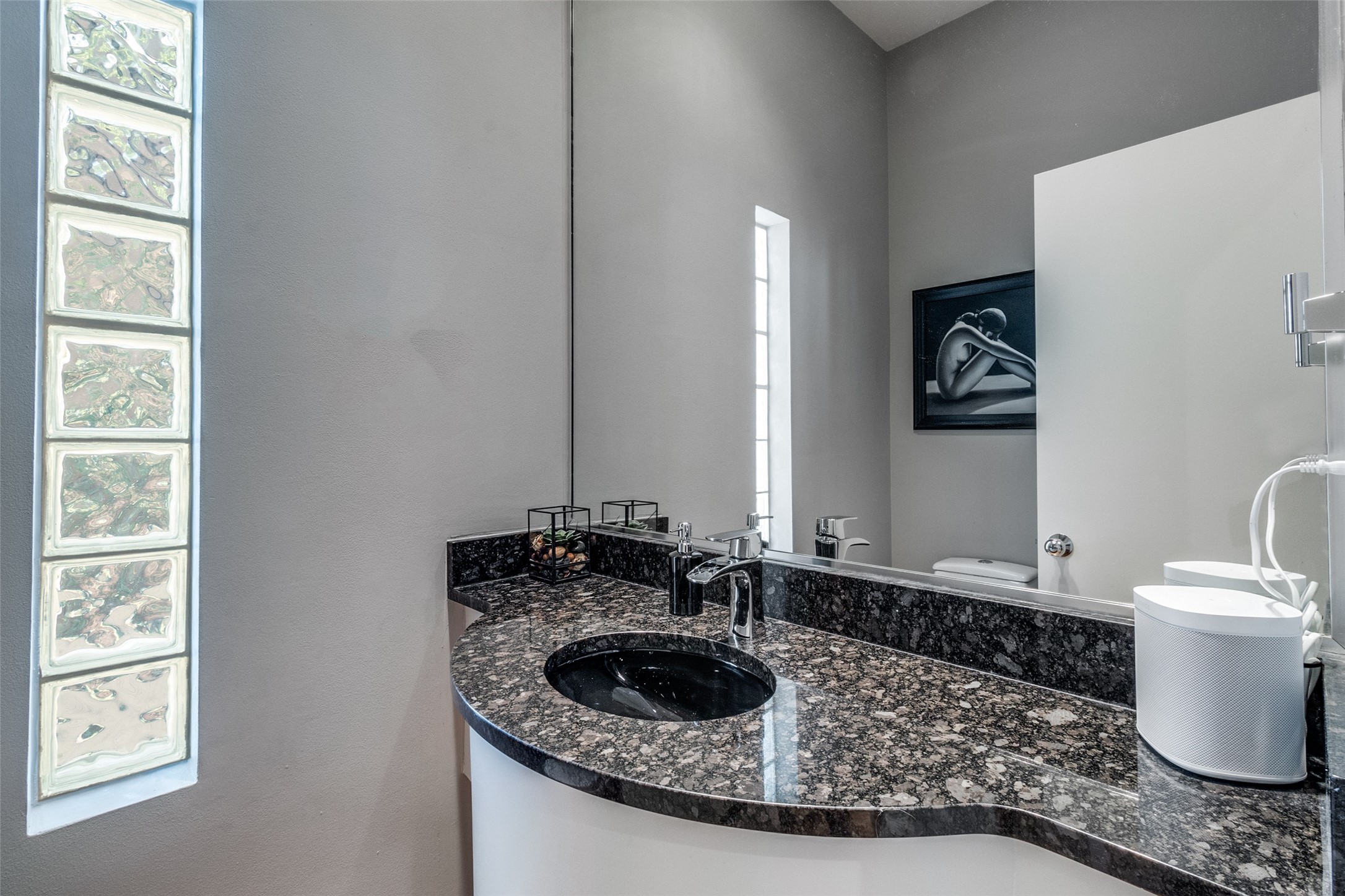 Dallas, Texas, 75204, United States, 2 Bedrooms Bedrooms, ,3 BathroomsBathrooms,Residential,For Sale,1917449