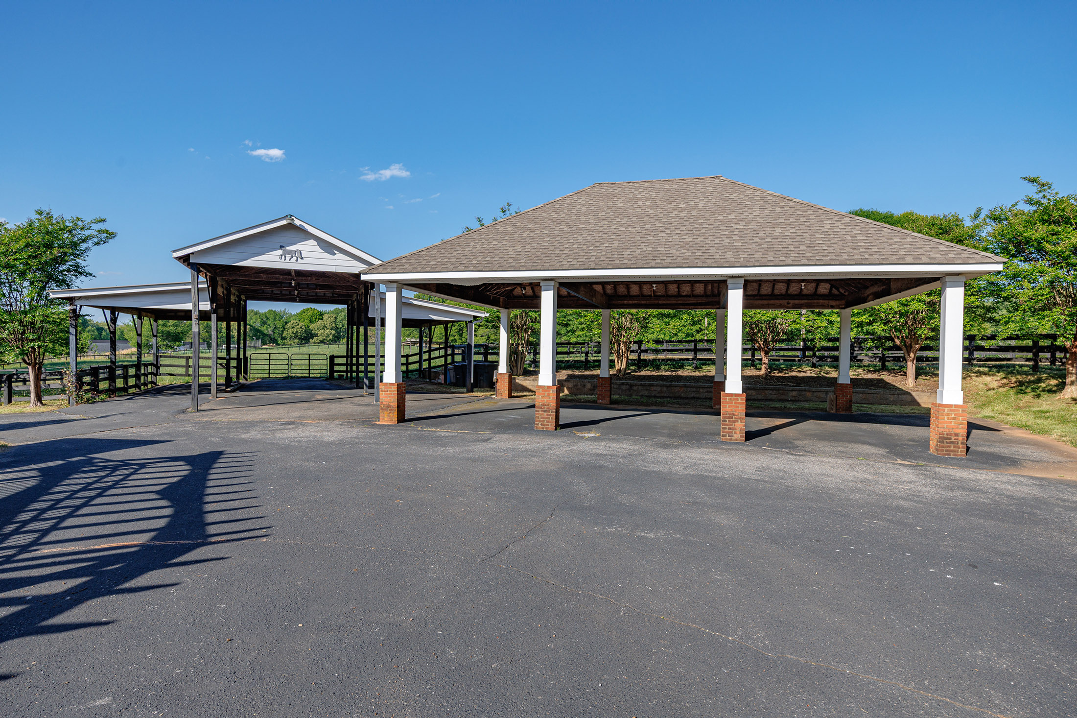  Exceptional Equestrian Estate: A Rare Blend of Luxury, Functionality, and Charm - 物件實景