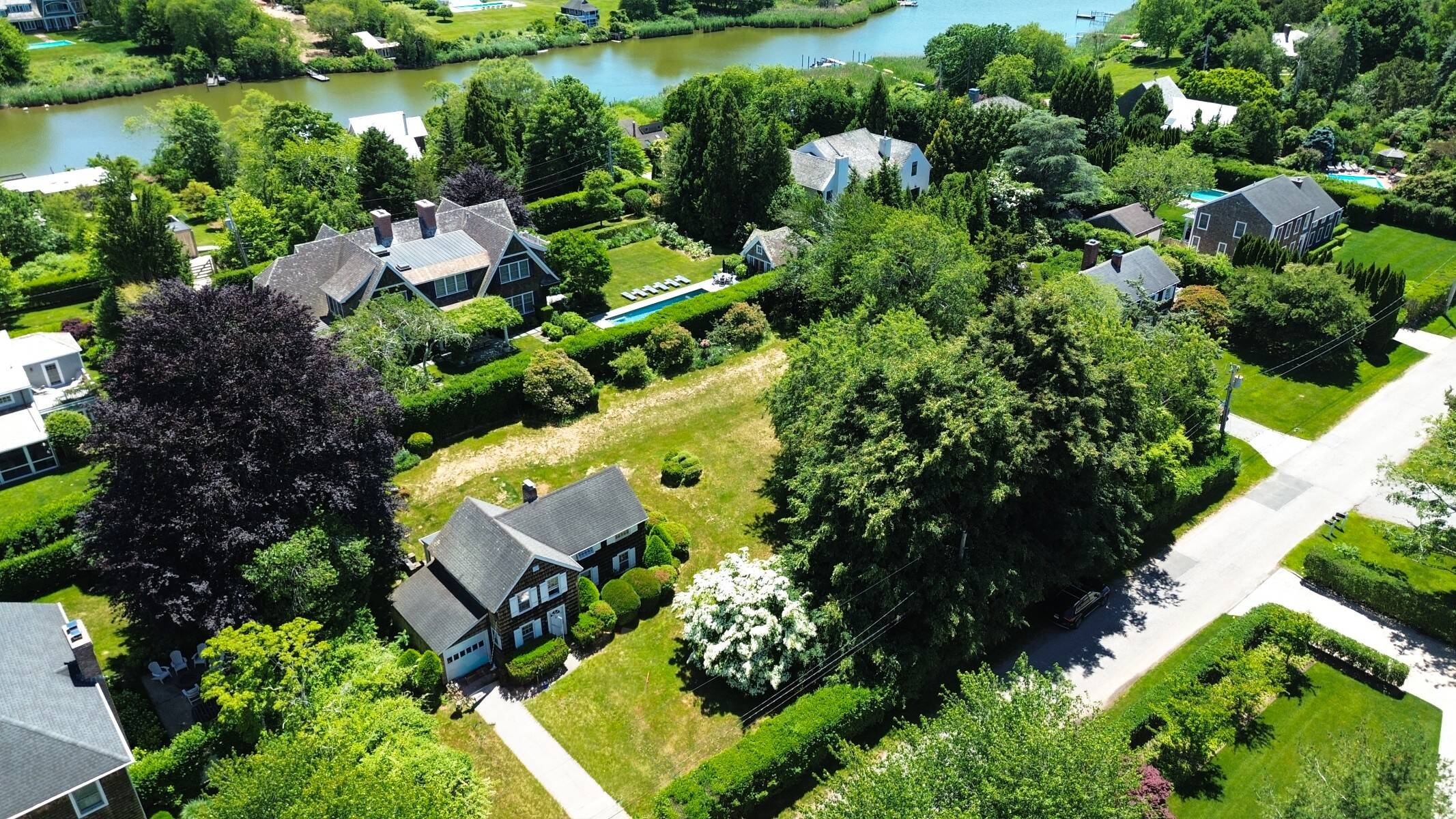  Exceptional Water Mill Opportunity on Two Separate Lots - 物件實景