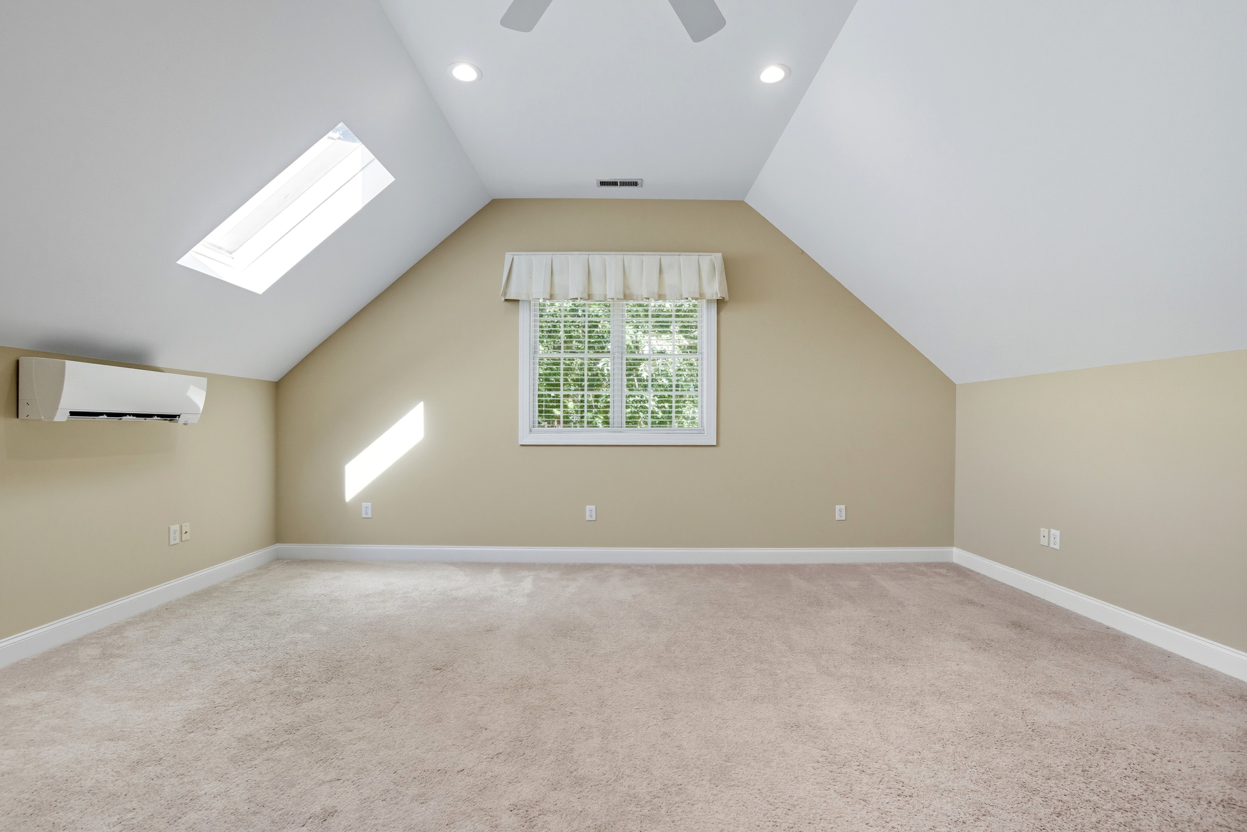  CUSTOM HOME OVERLOOKING SECOND HOLE GREEN - 物件實景