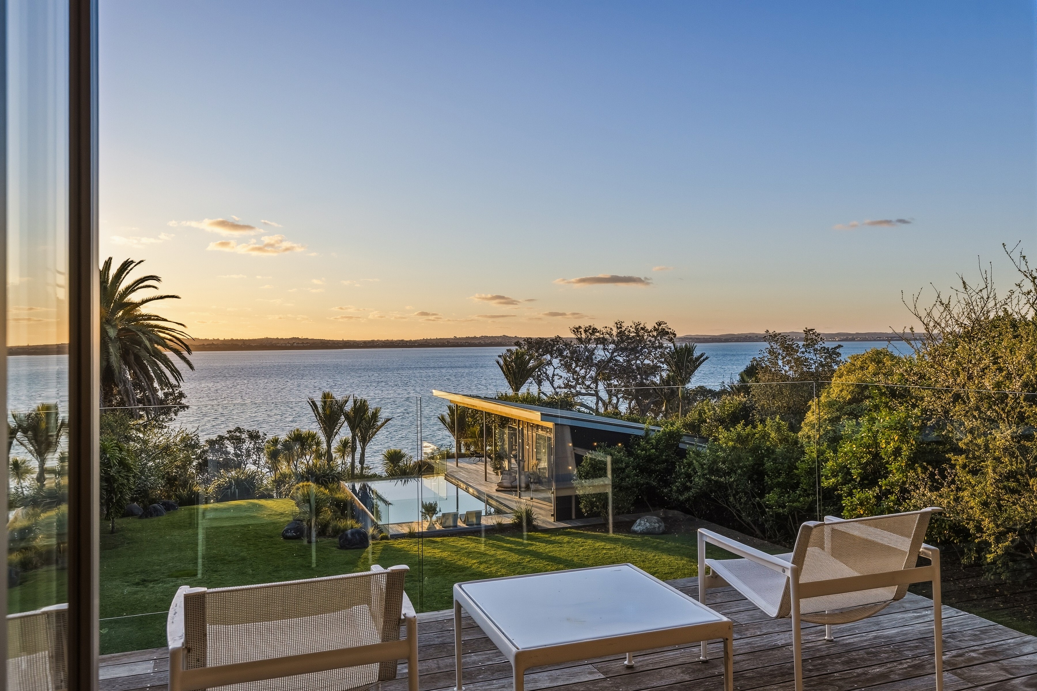  A Truly Extraordinary Waterfront Opportunity - 物件實景