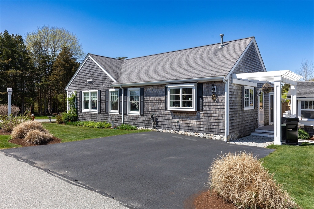 Bourne, Massachusetts, 02559, United States, 2 Bedrooms Bedrooms, ,2 BathroomsBathrooms,Residential,For Sale,1921886