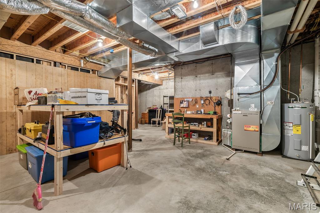 Farmington, Missouri, 63640, United States, 3 Bedrooms Bedrooms, ,4 BathroomsBathrooms,Residential,For Sale,1991980