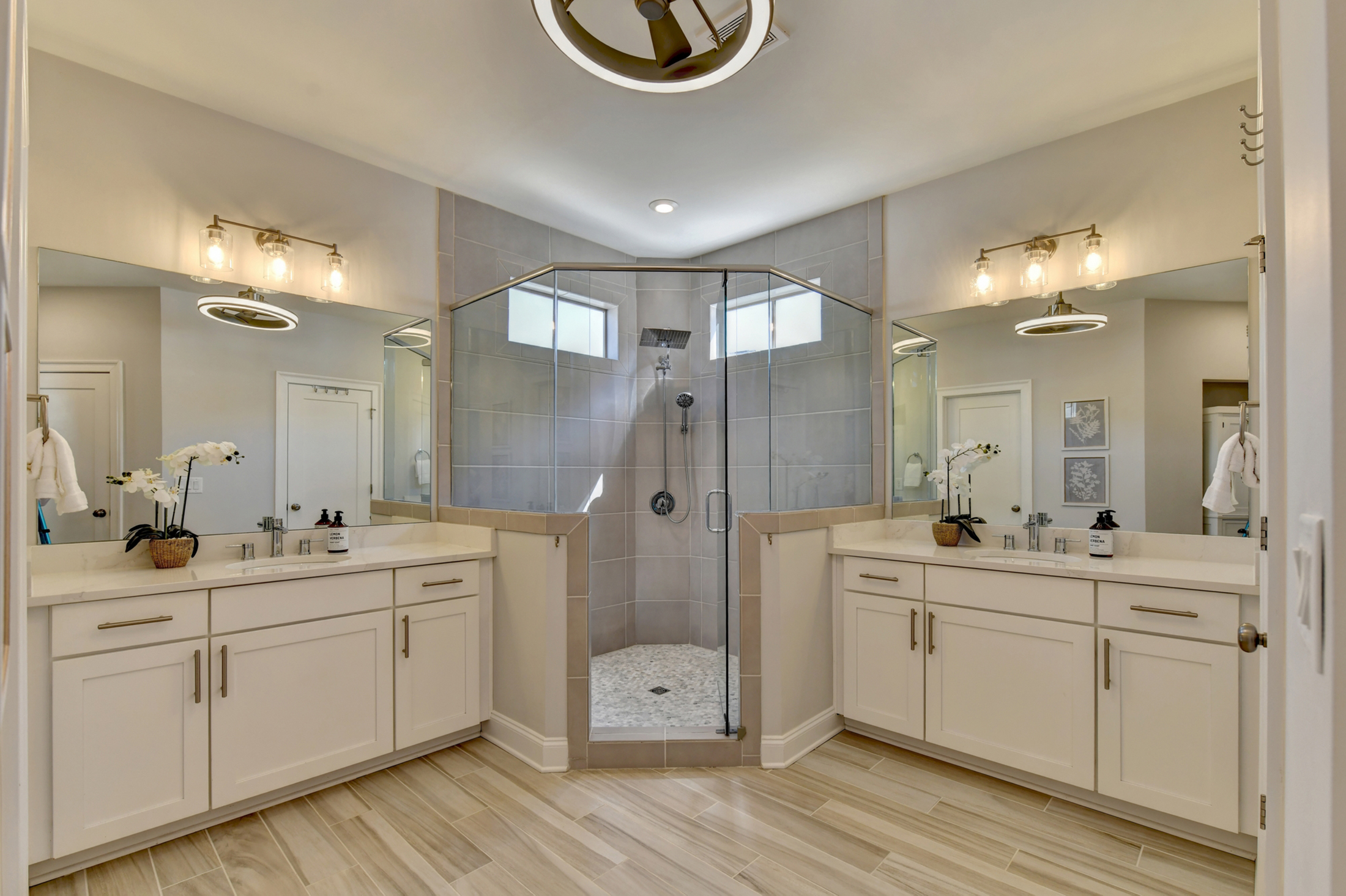  Thoughtfully Designed Milton Home Offers Low-maintenance Living - 物件實景