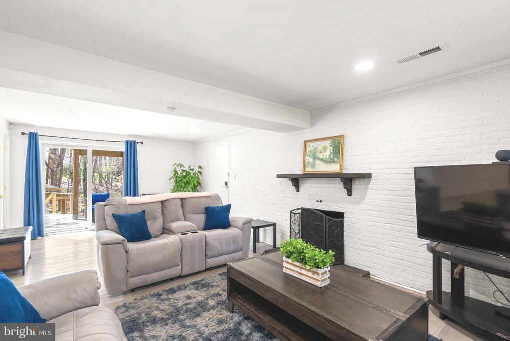 Frederick, Maryland, 21704, United States, 3 Bedrooms Bedrooms, ,3 BathroomsBathrooms,Residential,For Sale,1984093