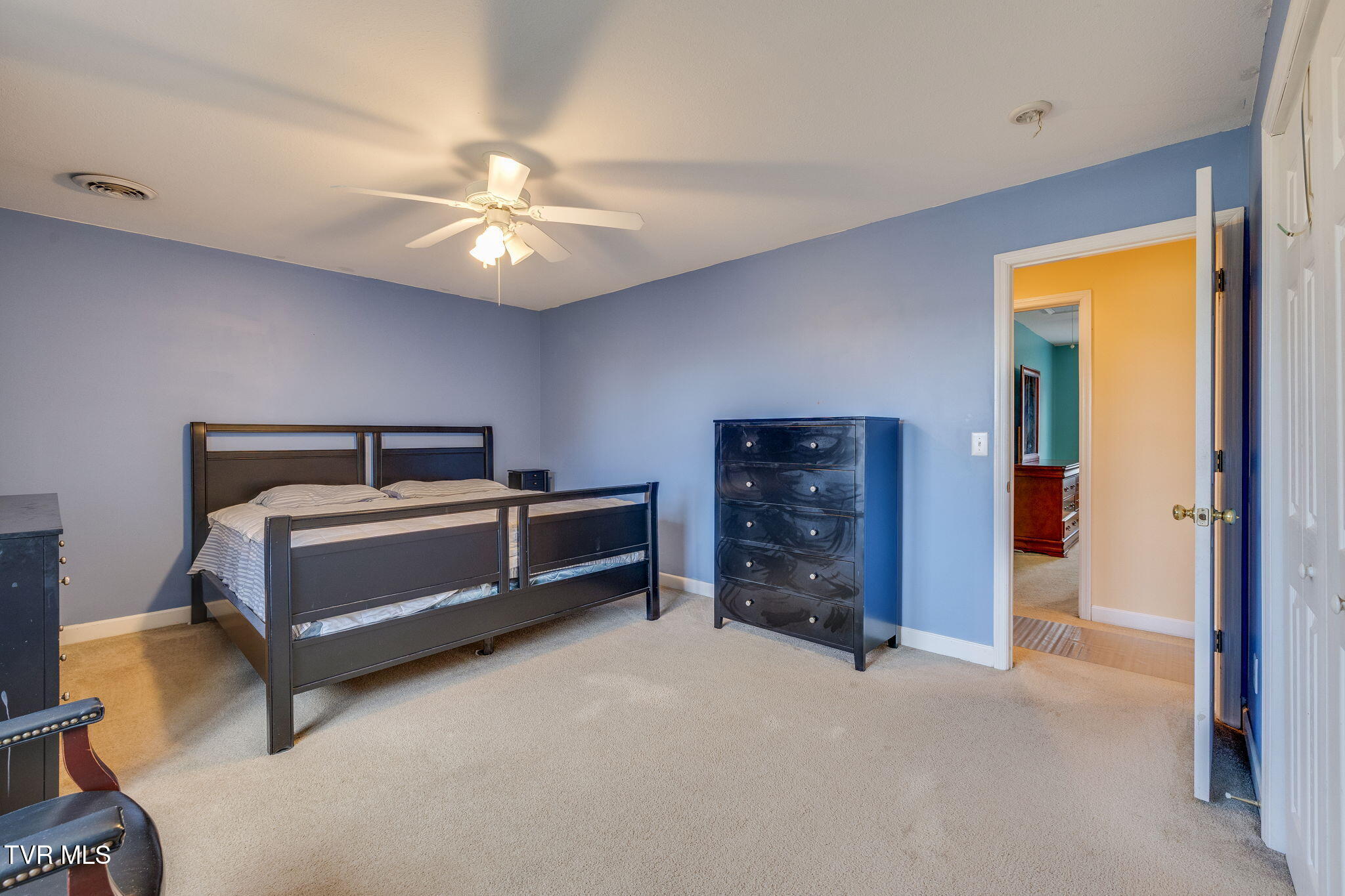 Johnson City, Tennessee, 37601, United States, 5 Bedrooms Bedrooms, ,4 BathroomsBathrooms,Residential,For Sale,2049001