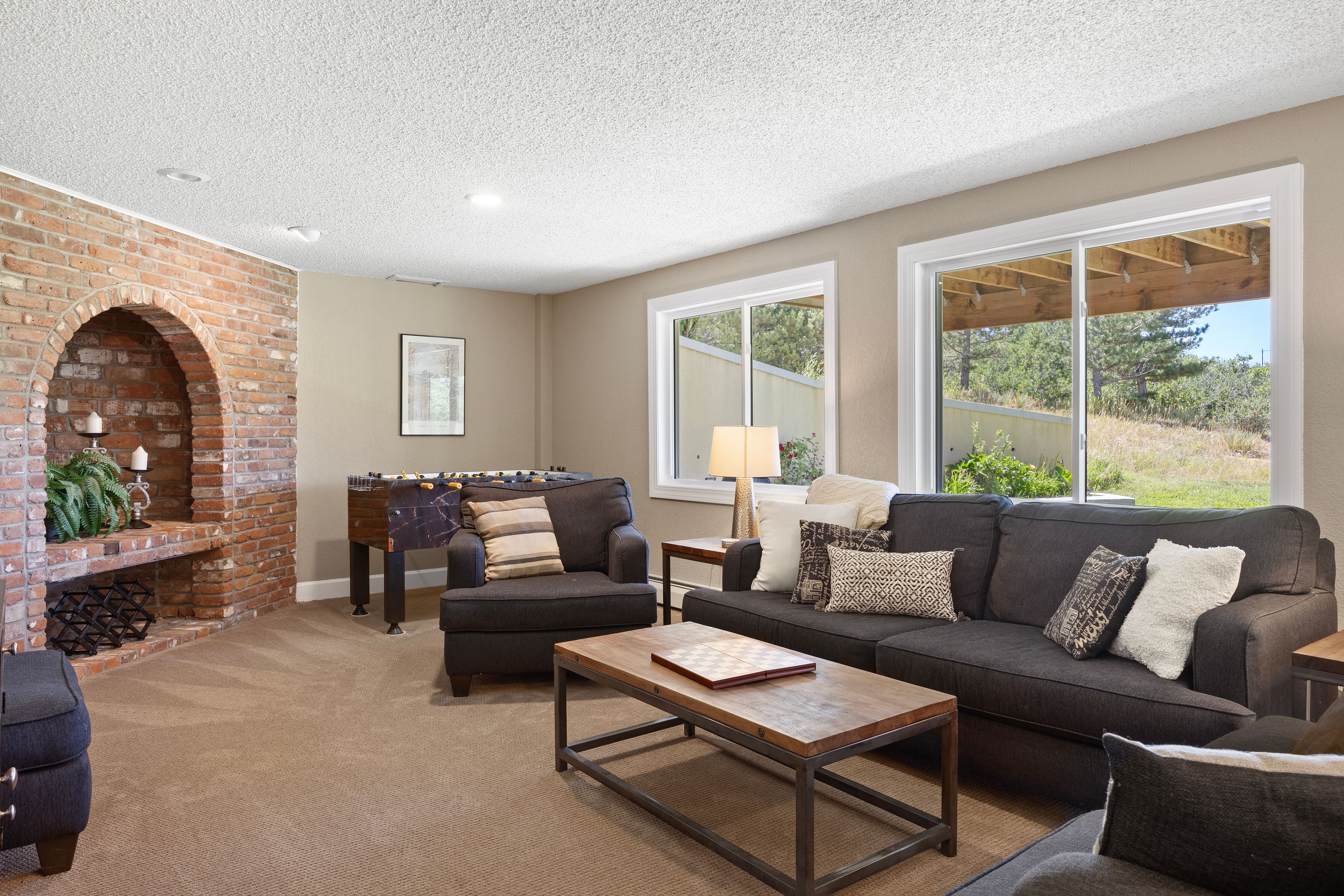  Extensively Renovated 4 Bedroom  4 Bathroom In Highly Desirable Charter Oaks - 物件實景