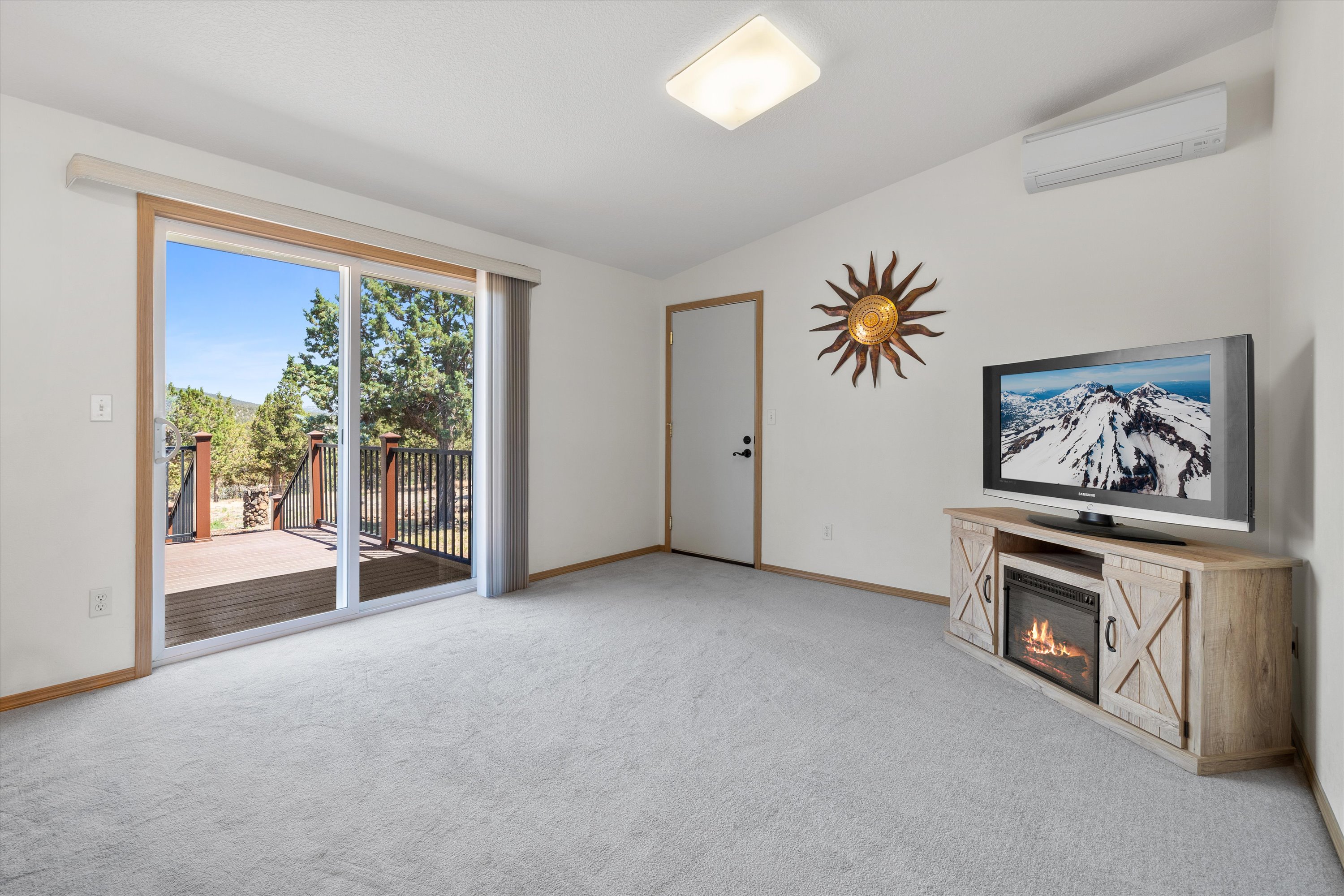 Prineville, Oregon, 97754, United States, 3 Bedrooms Bedrooms, ,2 BathroomsBathrooms,Residential,For Sale,1849917