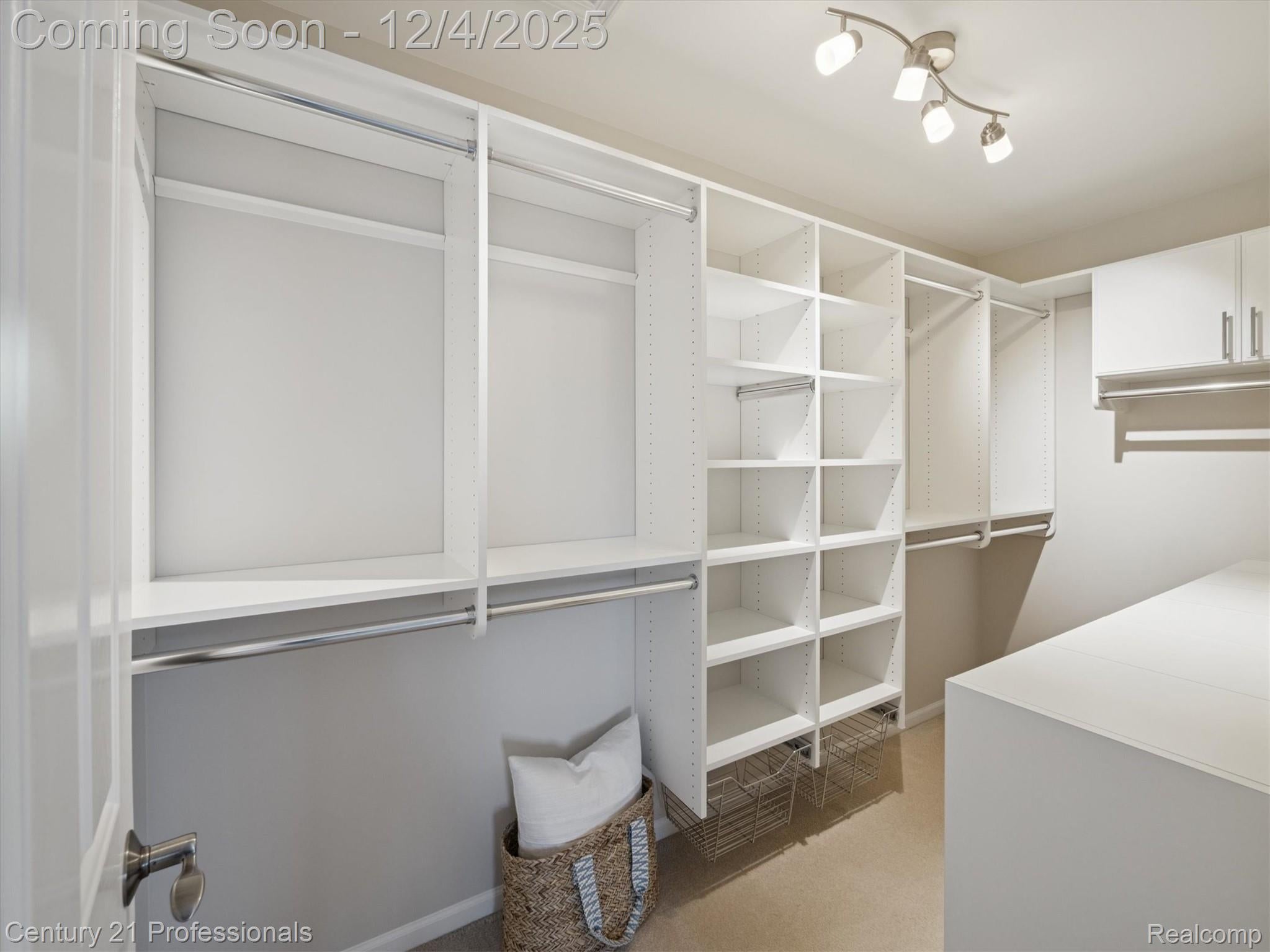 Orion, Michigan, 48360, United States, 4 Bedrooms Bedrooms, ,4 BathroomsBathrooms,Residential,For Sale,2001208