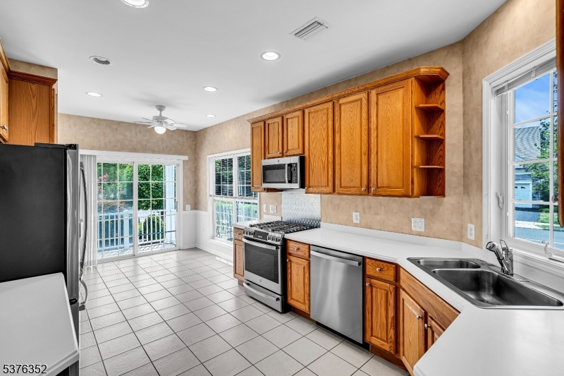 Franklin Twp., New Jersey, 08873, United States, 2 Bedrooms Bedrooms, ,2 BathroomsBathrooms,Residential,For Sale,1911173