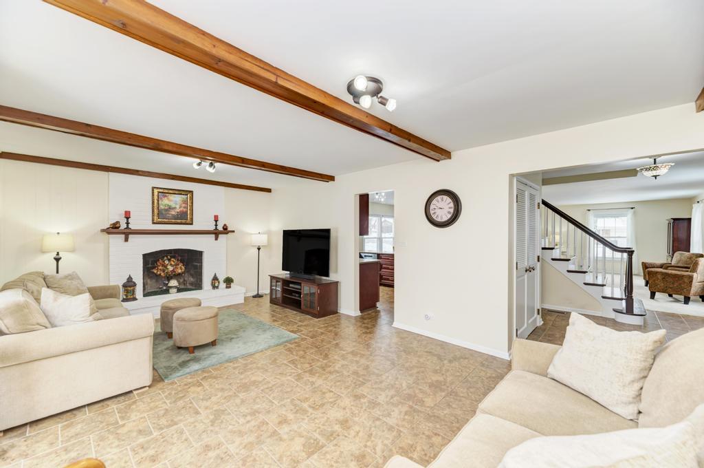 Arlington Heights, Illinois, 60005, United States, 5 Bedrooms Bedrooms, ,3 BathroomsBathrooms,Residential,For Sale,2001547