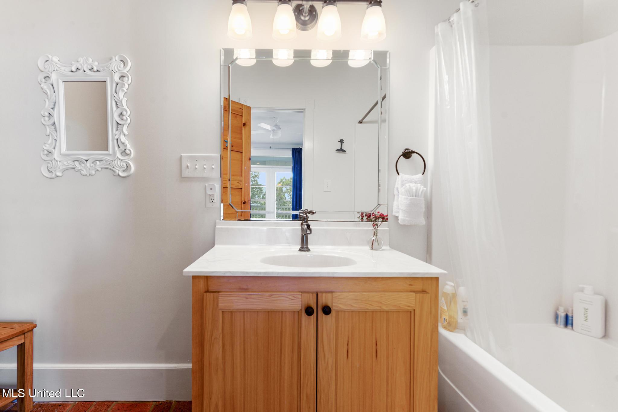 Pass Christian, Mississippi, 39571, United States, 5 Bedrooms Bedrooms, ,7 BathroomsBathrooms,Residential,For Sale,1989157