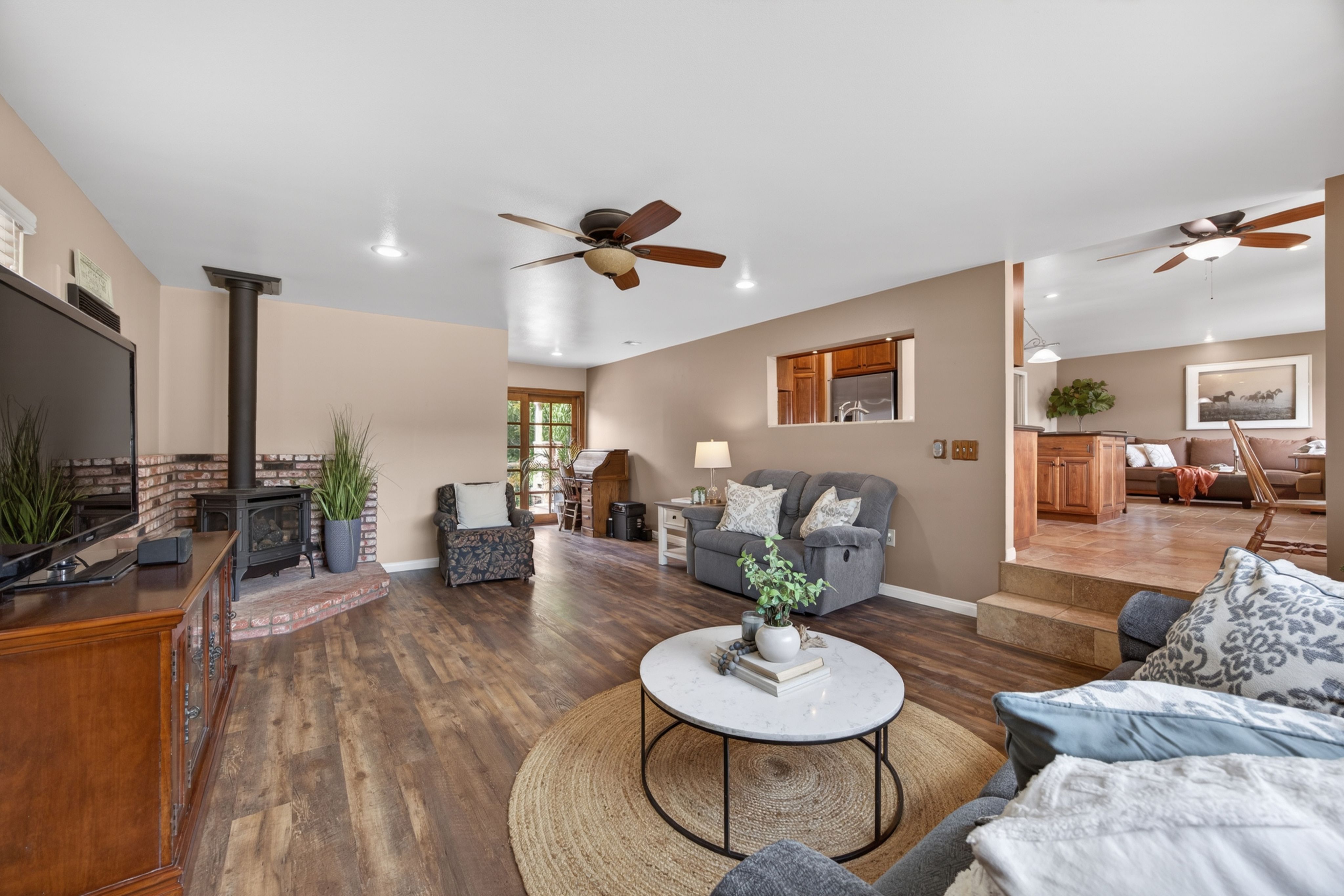  245 East Oak View Avenue, Oak View, CA 93022 - 物件實景